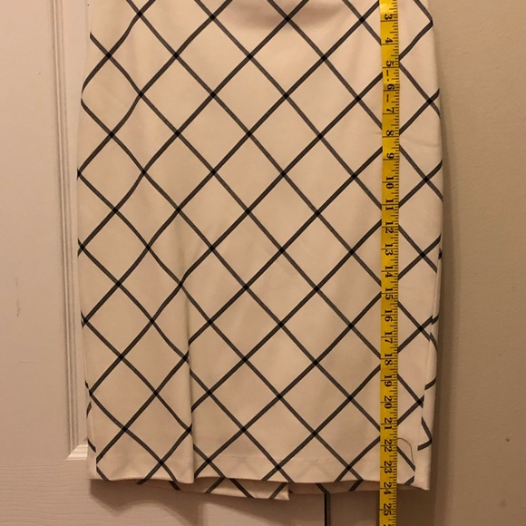 Suiting pencil skirt - Picture 4 of 6